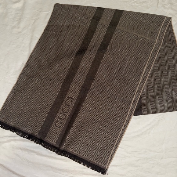 Gucci Men's Scarf in Brown and Dark Brown - Picture 1 of 4